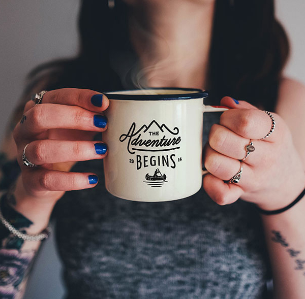 Free Enamel Coffee Mug Photo Mockup PSD