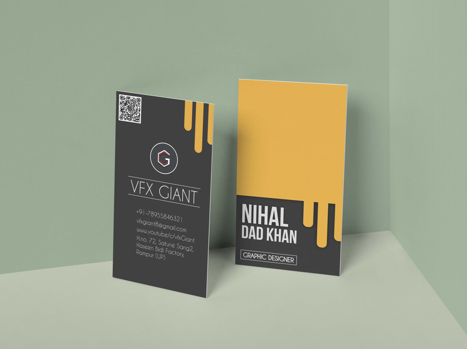 Free Creative Business Card Mockup